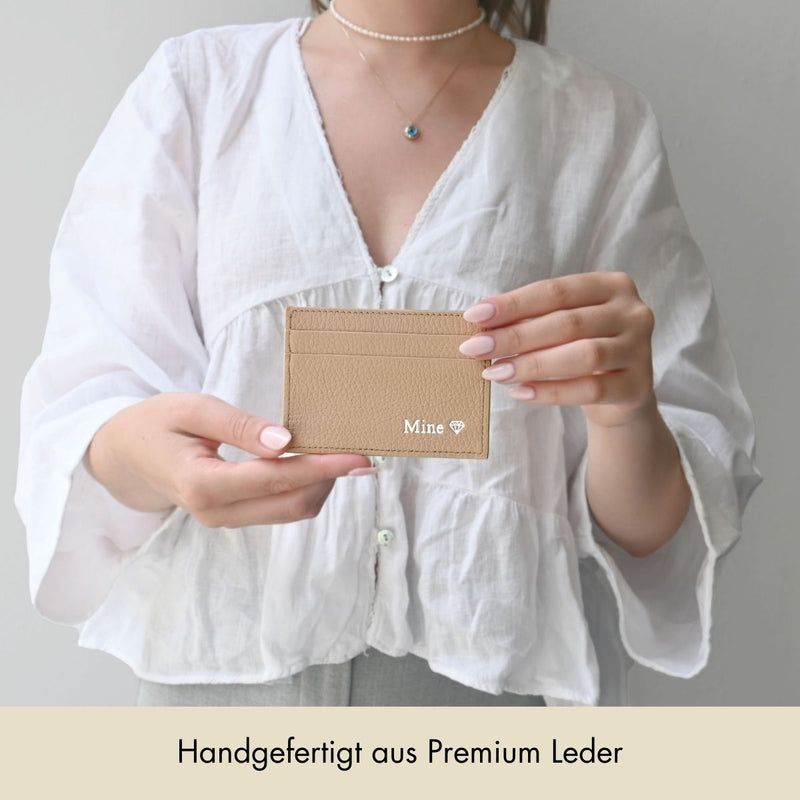 Personalisierter Kartenhalter aus Leder in Beige 